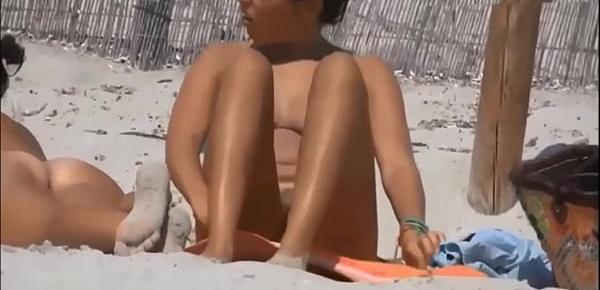  Tukif belle fille exhibe sur la plage
